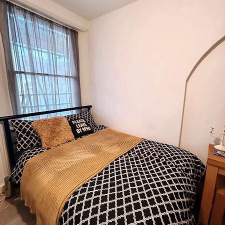 Spacious Studio Flat In Лондон Екстер'єр фото