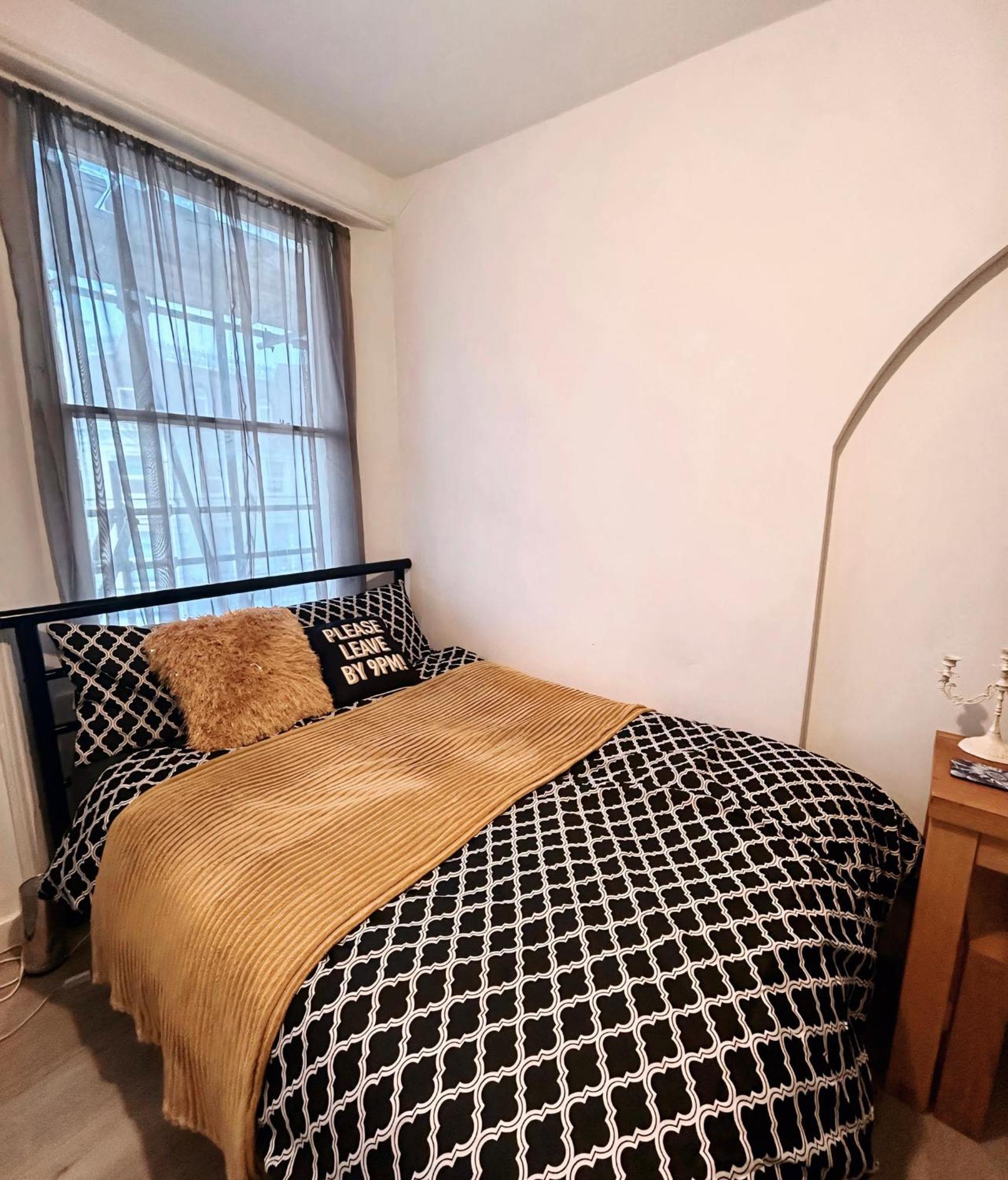 Spacious Studio Flat In Лондон Екстер'єр фото