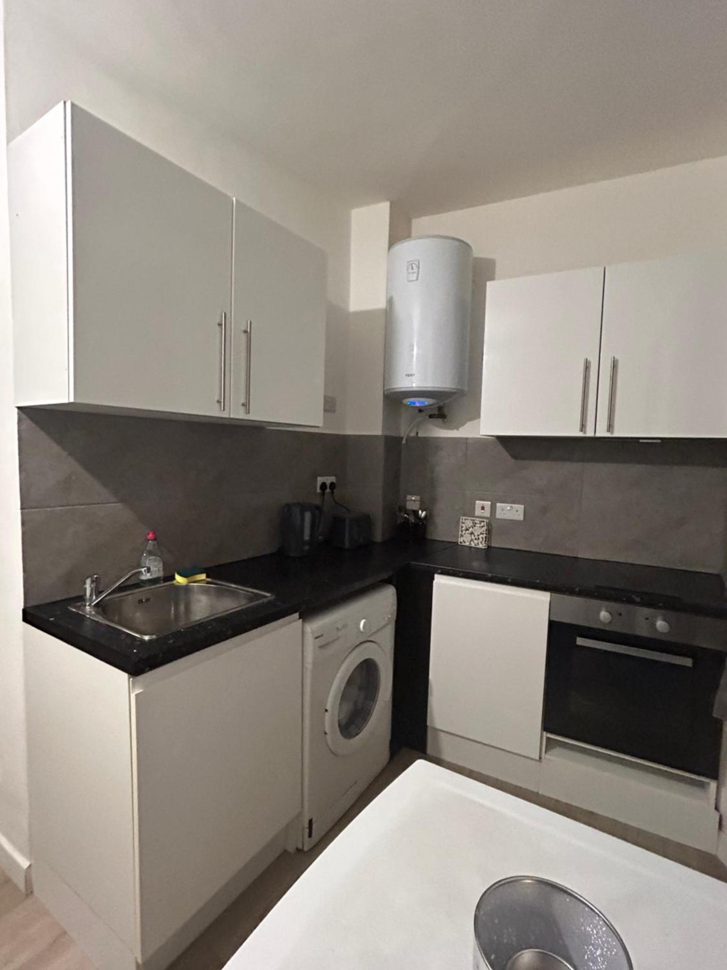 Spacious Studio Flat In Лондон Екстер'єр фото