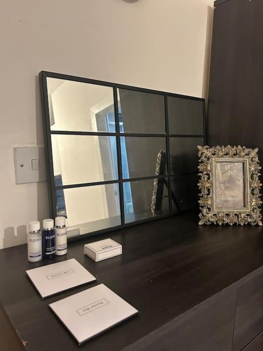Spacious Studio Flat In Лондон Екстер'єр фото