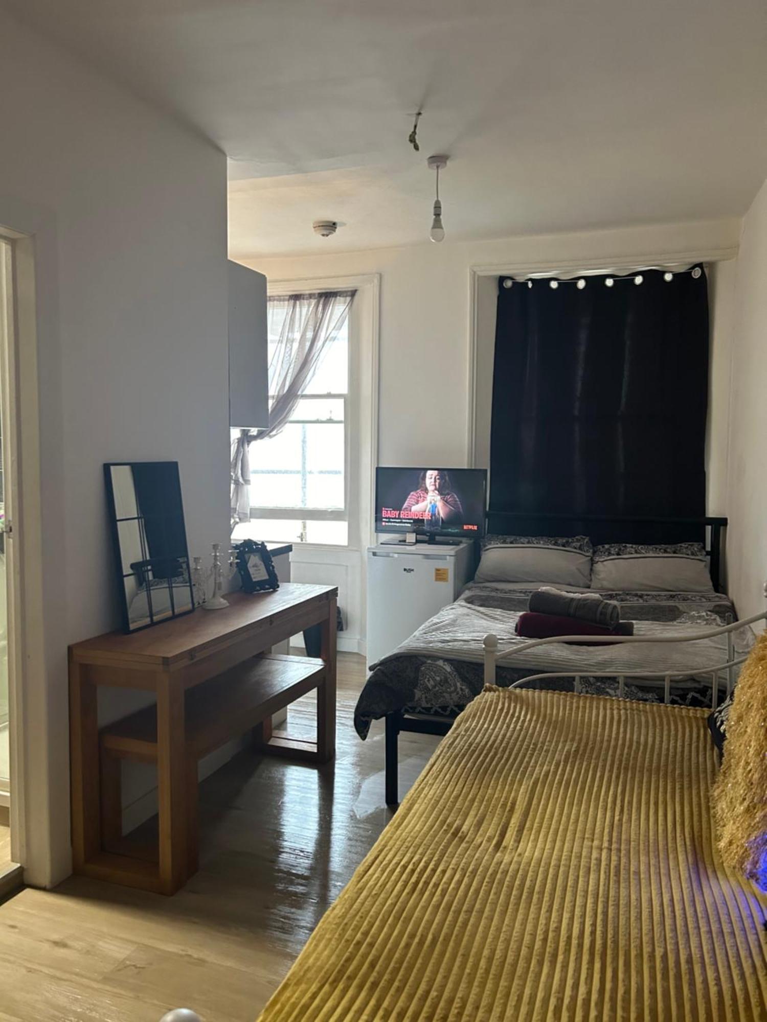 Spacious Studio Flat In Лондон Екстер'єр фото